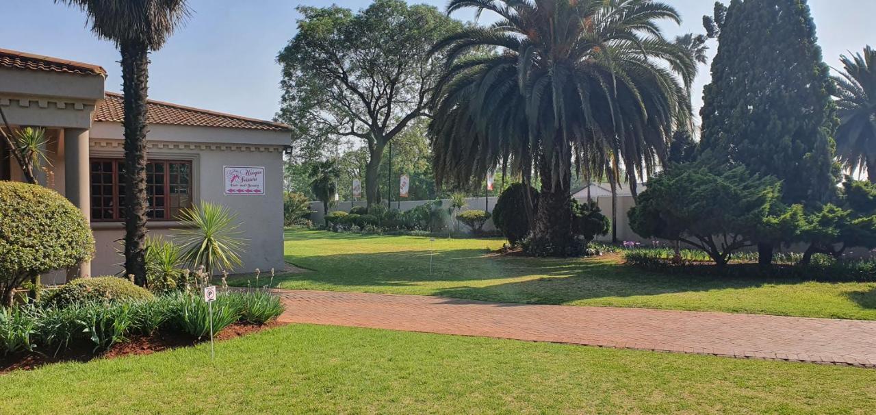 Life Tours & Accommodation Boksburg Kültér fotó